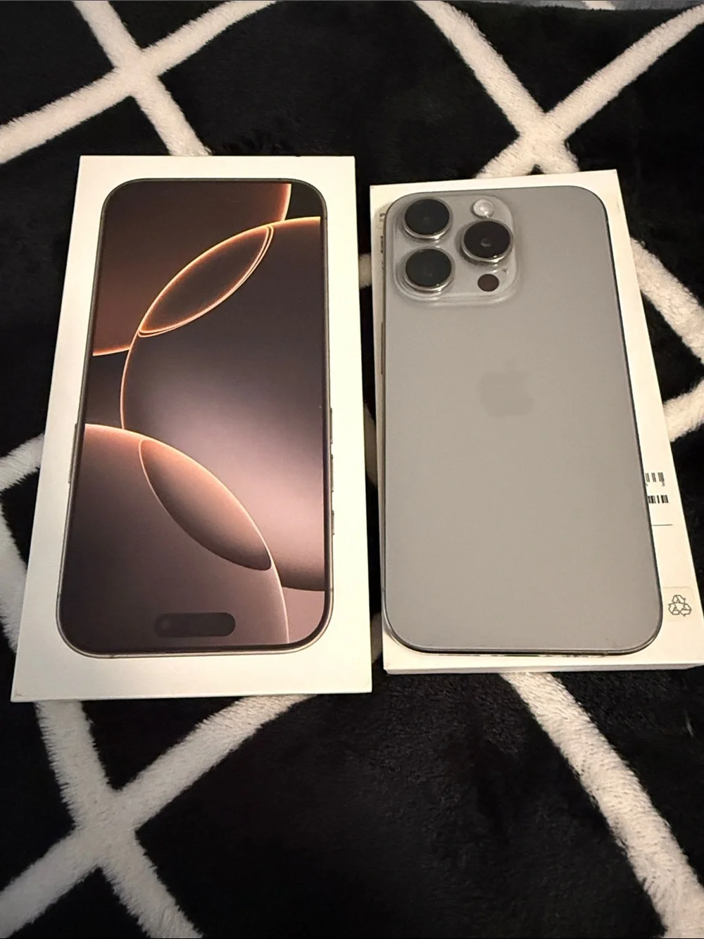 Apple iPhone 16 Pro 512 gbs - Desert Titanium